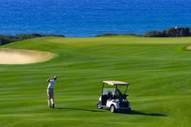 Dà Nang : un tournoi international de golf accueille une centaine de sportifs