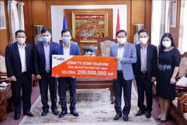 Une coentreprise Vietnam-Laos soutient le Fonds de vaccins contre le COVID-19