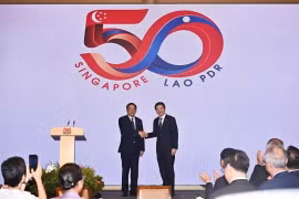 Le Premier ministre singapourien Lawrence Wong (à droite) et son homologue lao Sonexay Siphandone (Photo : Straitstimes)