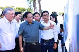 Le Premier ministre Pham Minh Chnh inspecte des projets importants à Dà Nang. Photo : VNA