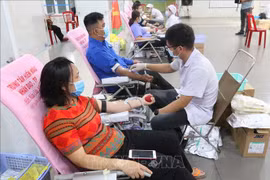 Près de 2.000 jeunes et ouvriers à Ho Chi Minh-Ville participent au don de sang