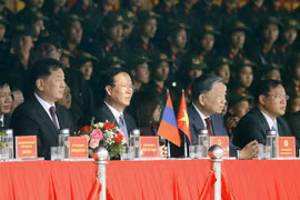 Les présidents vietnamien et mongol visitent le haut commandement de la police mobile