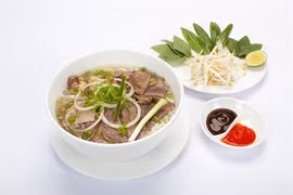 Le rouleau d’été et le pho dans le Top 50 des meilleurs plats au monde
