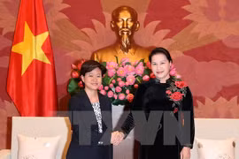 La présidente de l’AN Nguyên Thi Kim Ngân reçoit l’ambassadrice de Singapour au Vietnam