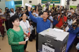 Cambodge : le Premier ministre revendique la victoire du PPC aux communales