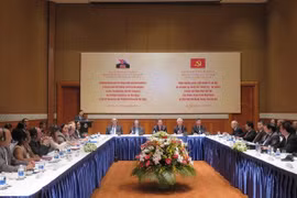 Le 3e colloque théorique entre le PCV et le PCC se tient à Hanoi
