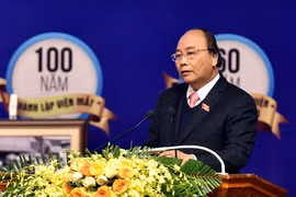 Le Premier ministre Nguyên Xuân Phuc décore l’Hôpital central d’ophtalmologie