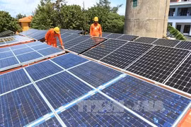 EVN reçoit le système électrique du district insulaire de Truong Sa