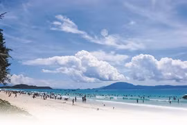 La magnifique plage de Trà Cô fait le bonheur des vacanciers