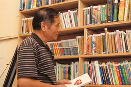 Il ouvre au grand public sa bibliothèque et stimule la lecture 