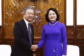Des dirigeants vietnamiens reçoivent le PDG du groupe d’assurance AIA