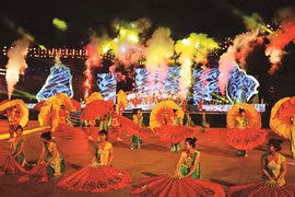 Ha Long ressortira ses masques et ses chars pour saluer l’été