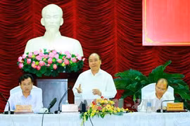 Le Premier ministre Nguyên Xuân Phuc travaille avec les autorités de Binh Thuân