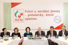 Le Vietnam plaide pour les relations entre le PCV et le Parti communiste tchèque