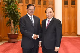 Le PM Nguyên Xuân Phuc reçoit le vice-PM cambodgien Sar Kheng