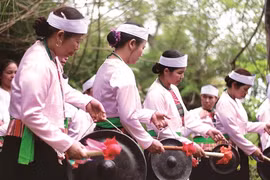 Les gongs, un art ancré dans la culture Muong