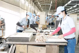 Binh Duong appelle à investir dans des industries de hautes technologies