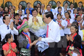 Le président Trân Dai Quang reçoit des enfants en situation difficile