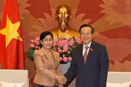 Le vice-président de l’AN Phung Quôc Hiên reçoit le chef de l'Audit de l'État du Laos
