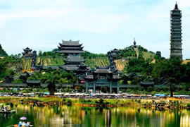 Le PM Nguyên Xuân Phuc appelle à faire de Ninh Binh un pôle touristique mondial