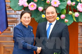 Le PM Nguyên Xuân Phuc reçoit la présidente de l’AN du Laos Pany Yathotou