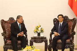Le vice-PM Vu Duc Dam reçoit le ministre cambodgien de l’Information