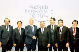 Le PM Nguyên Xuân Phuc termine sa participation au 47e Forum de Davos 