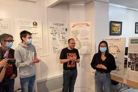 Des dessins graphiques sur l’agent orange au Vietnam exposés en France