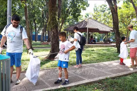 « Journée de balayer des déchets plastiques » à Ho Chi Minh-Ville