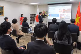 Le Japon soutient des étudiants vietnamiens touchés par la pandémie de COVID-19