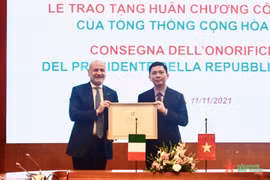Un professeur associé vietnamien honoré de l’Ordre du mérite de l’Italie