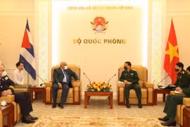 Le Vietnam et Cuba coopèrent efficacement dans la défense