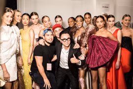 Le styliste Cong Tri présent à la New York Fashion Week