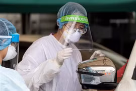 Bangkok lance une campagne de tests du SARS-CoV-2 à domicile