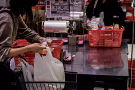 Vers la création d'une alliance de supermarchés pour minimiser la consommation de sacs en plastique