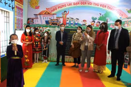 Une bibliothèque offerte par l’ambassade d’Israël aux écoliers à Hà Giang