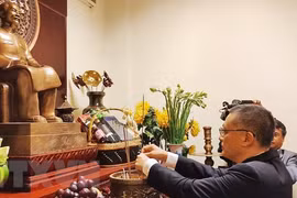 Cérémonie en mémoire du président Ho Chi Minh de l’organisation du PCV au Cambodge