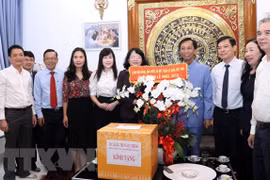Des dirigeants présentent leurs vœux de Noël aux catholiques de HCM-Ville et de Khanh Hoa
