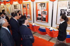 Vernissage d’une exposition sur les relations Vietnam-Laos à Vientiane