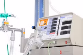 Le groupe Van Thinh Phat fait don de 2.000 appareils respiratoires au service du combat de COVID -19
