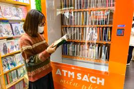 Le premier ATM de livres à Hanoï