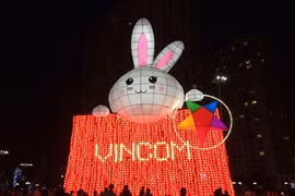 Hanoï : la plus grande lanterne en forme de «lapin» du Vietnam