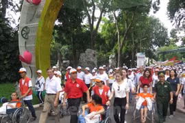 Plus de 5.000 personnes marchent pour les victimes de l'agent orange