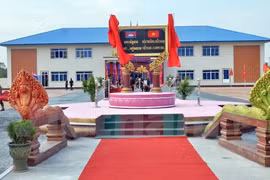 Cambodge : inauguration d'un bâtiment militaire financé par le Vietnam 