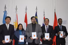 Un livre d'essais primés sur l’ASEAN présenté en Argentine