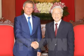 Le PM roumain reçu par les chefs du Parti et de l’Etat vietnamiens