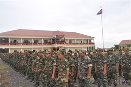 Cambodge : inauguration d'ouvrages militaires financés par le Vietnam