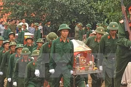 Binh Phuoc: inhumation des restes de 111 soldats morts pendant la guerre