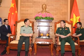 Une délégation de la Commission militaire centrale de Chine en visite au Vietnam