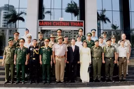 Une délégation d'attachés militaires visite Da Nang